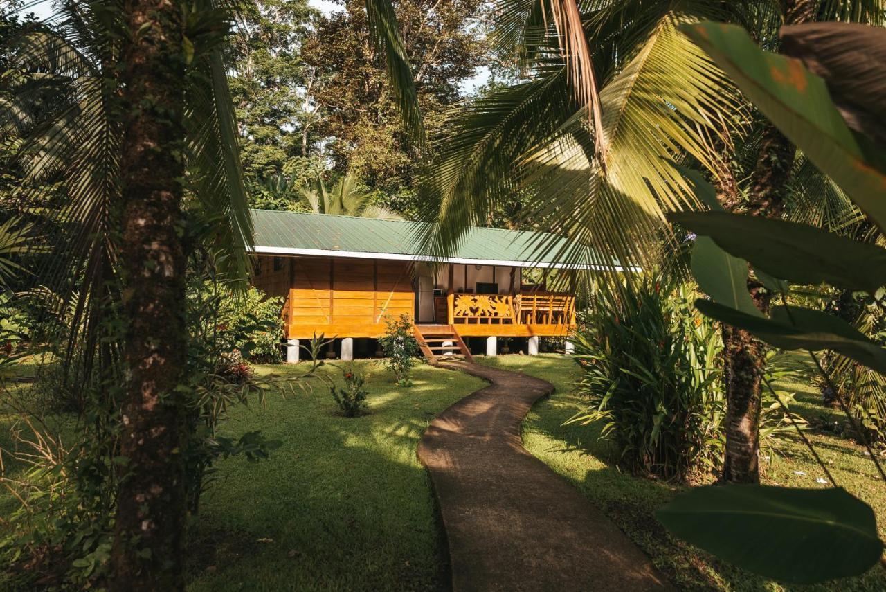 Passion Fruit Lodge Cahuita Eksteriør billede