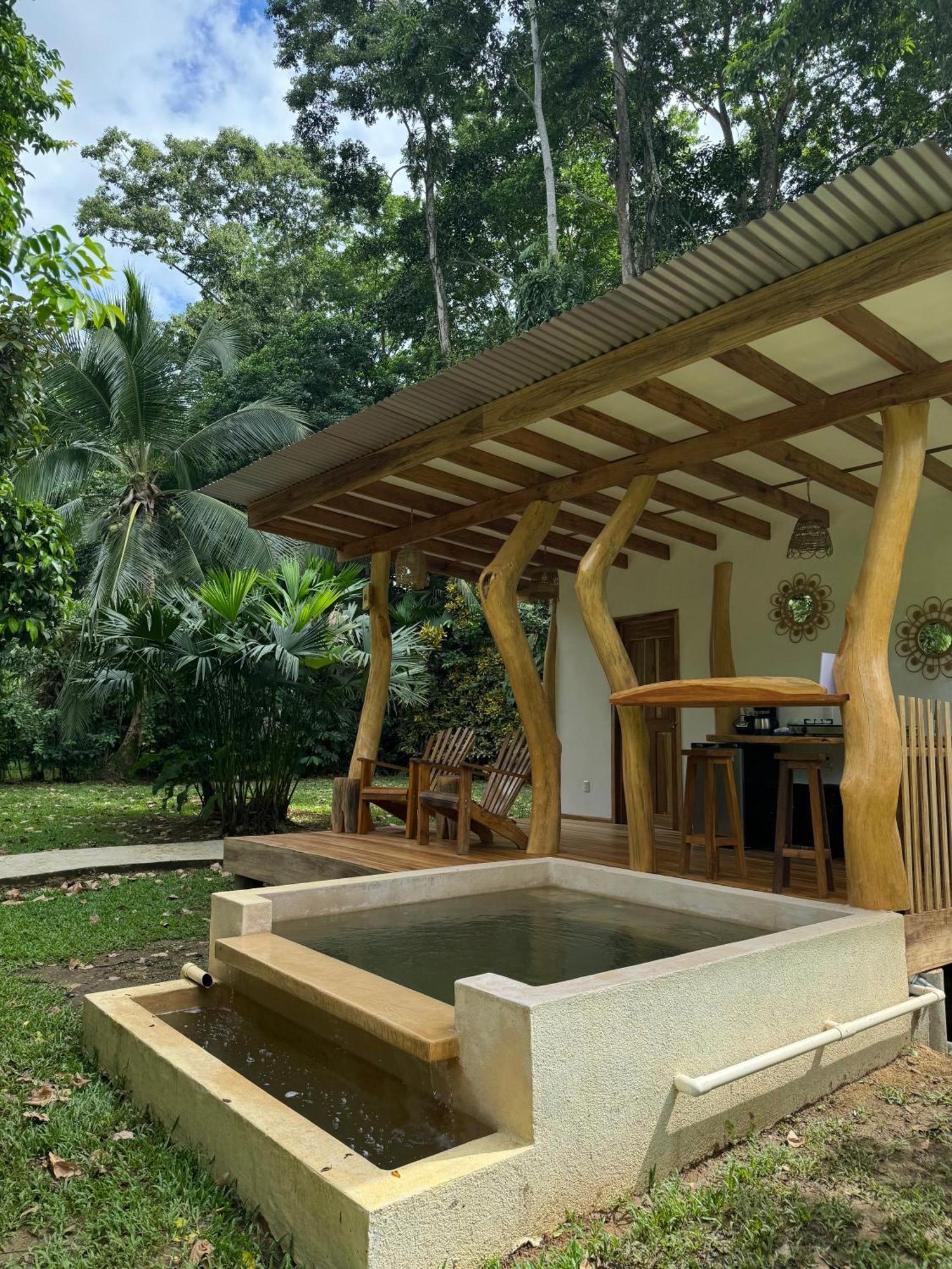 Passion Fruit Lodge Cahuita Eksteriør billede