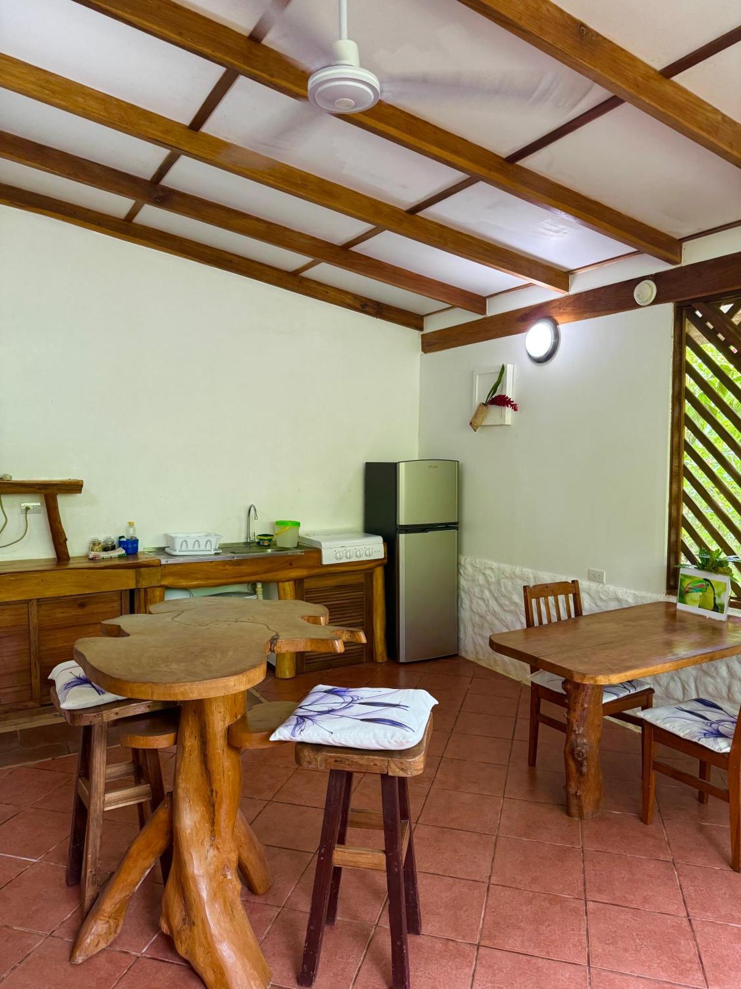 Passion Fruit Lodge Cahuita Eksteriør billede